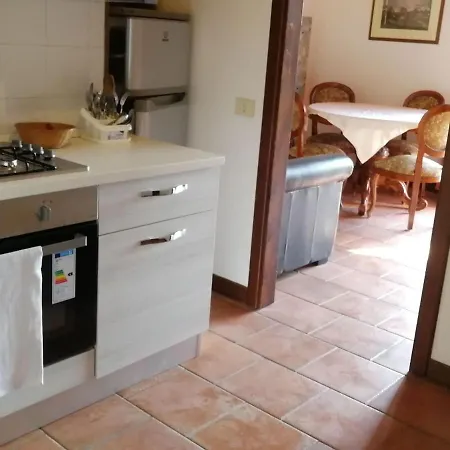 Heritage In With Garden דירה Treia