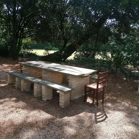 Heritage In With Garden דירה Treia